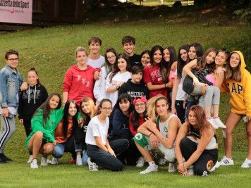 I partecipanti insieme ai Talent ospiti del My Idol Camp Socail 2019 a Canazei (2)